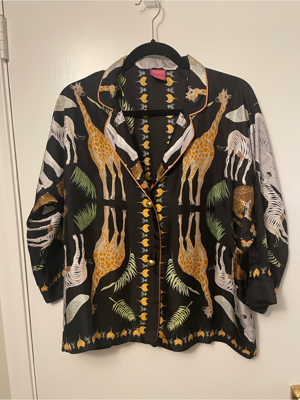 Silky Black Animal-Print Shirt with Giraffe Motif